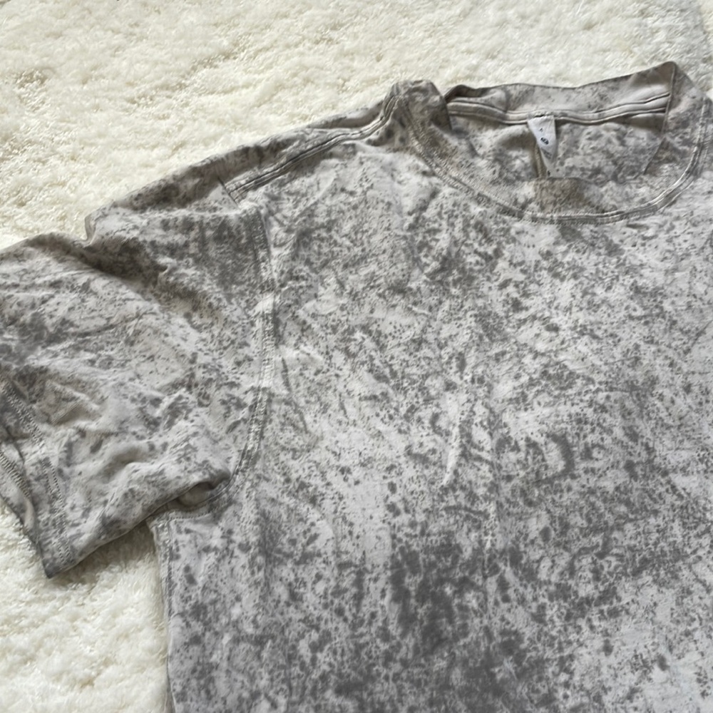 Lululemon tshirt